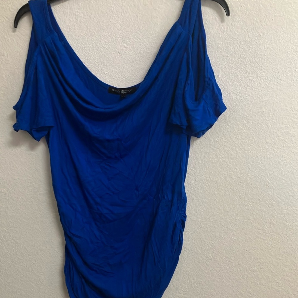 FINAL MARKDOWN Green envelope cold shoulder top large